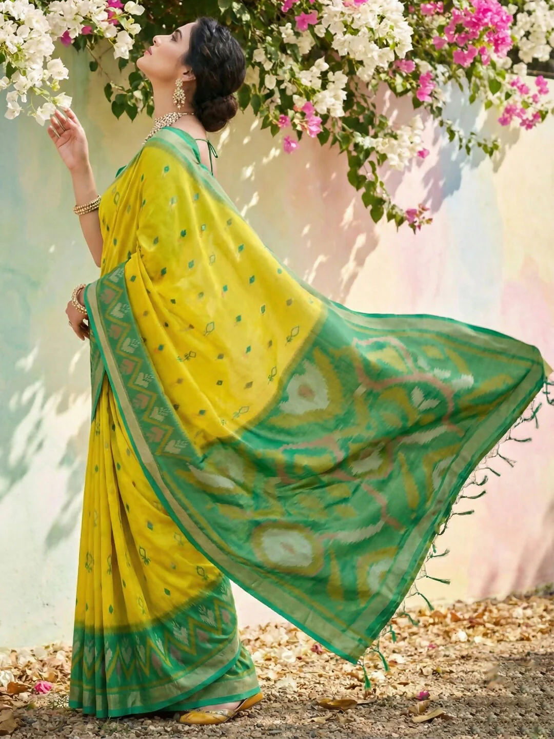 Astita Green Soft Silk Saree - Image 4