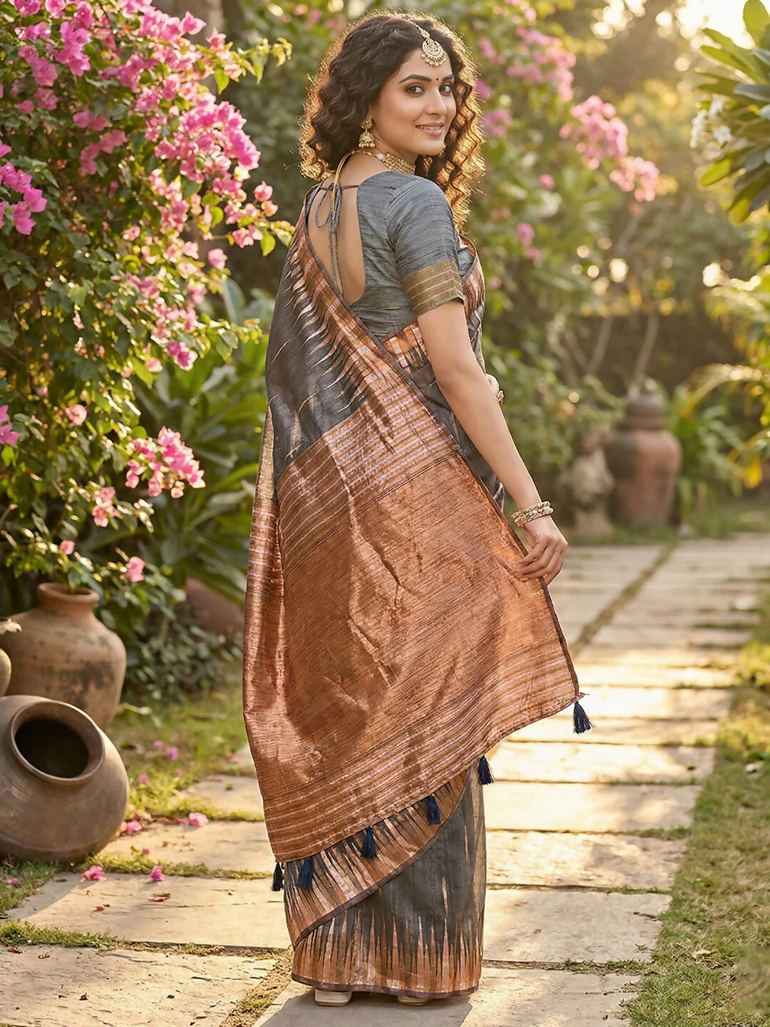 Astita Grey Linen Cotton Saree - Image 3