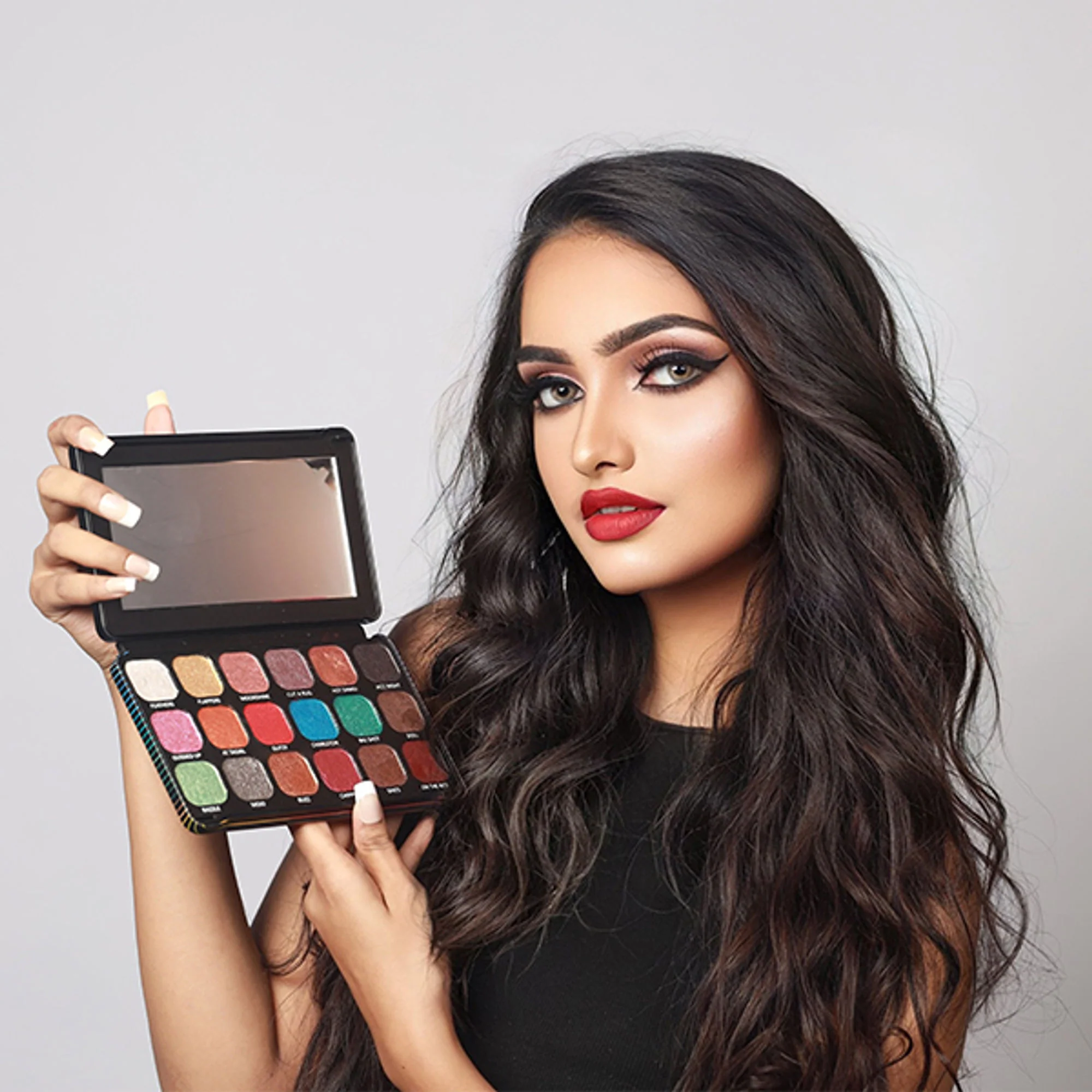 Europe Girl 18 colour Diamond Eyeshadow Palette - Dazzle Light - Image 5