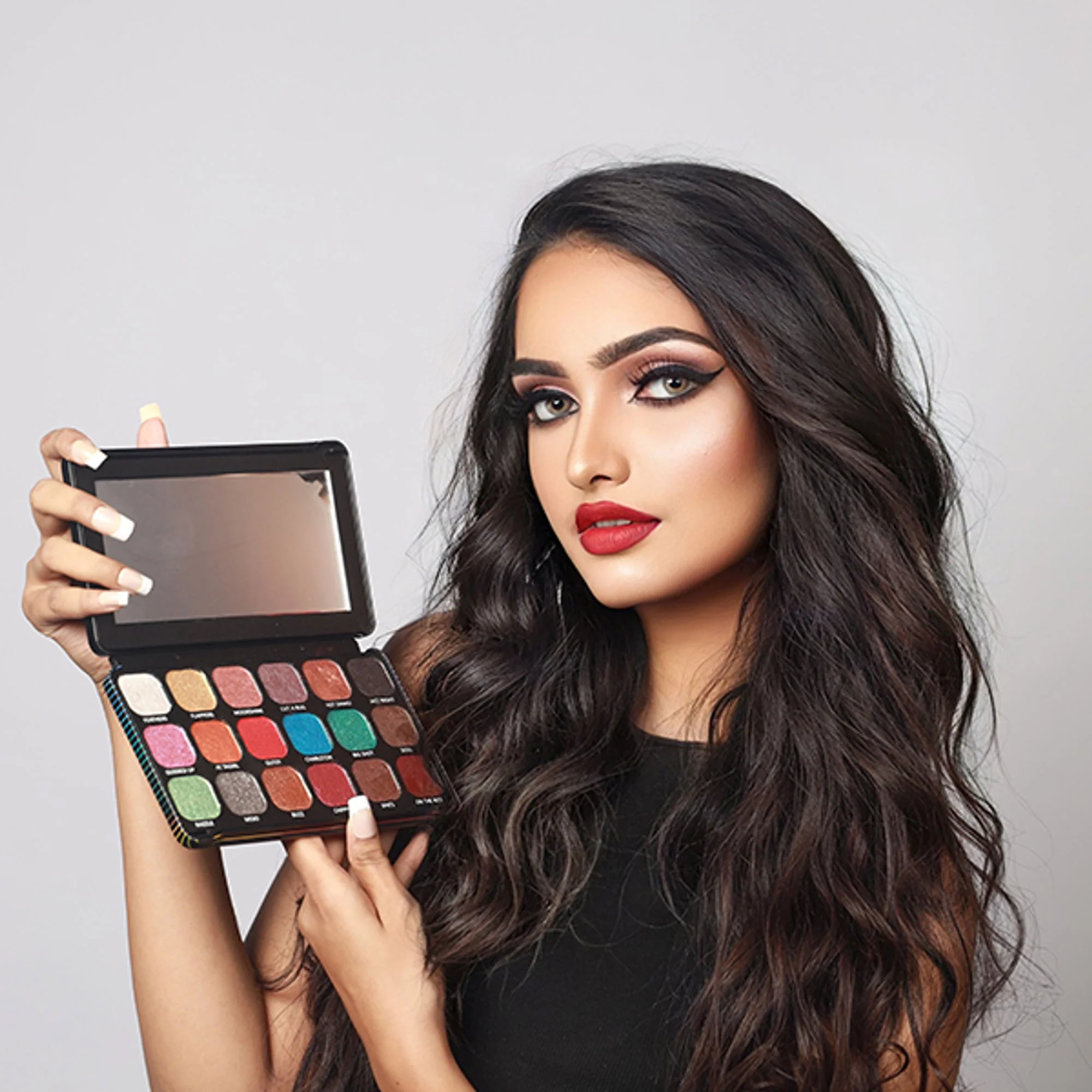 Europe Girl 18 colour Diamond Eyeshadow Palette - Glow On - Image 5