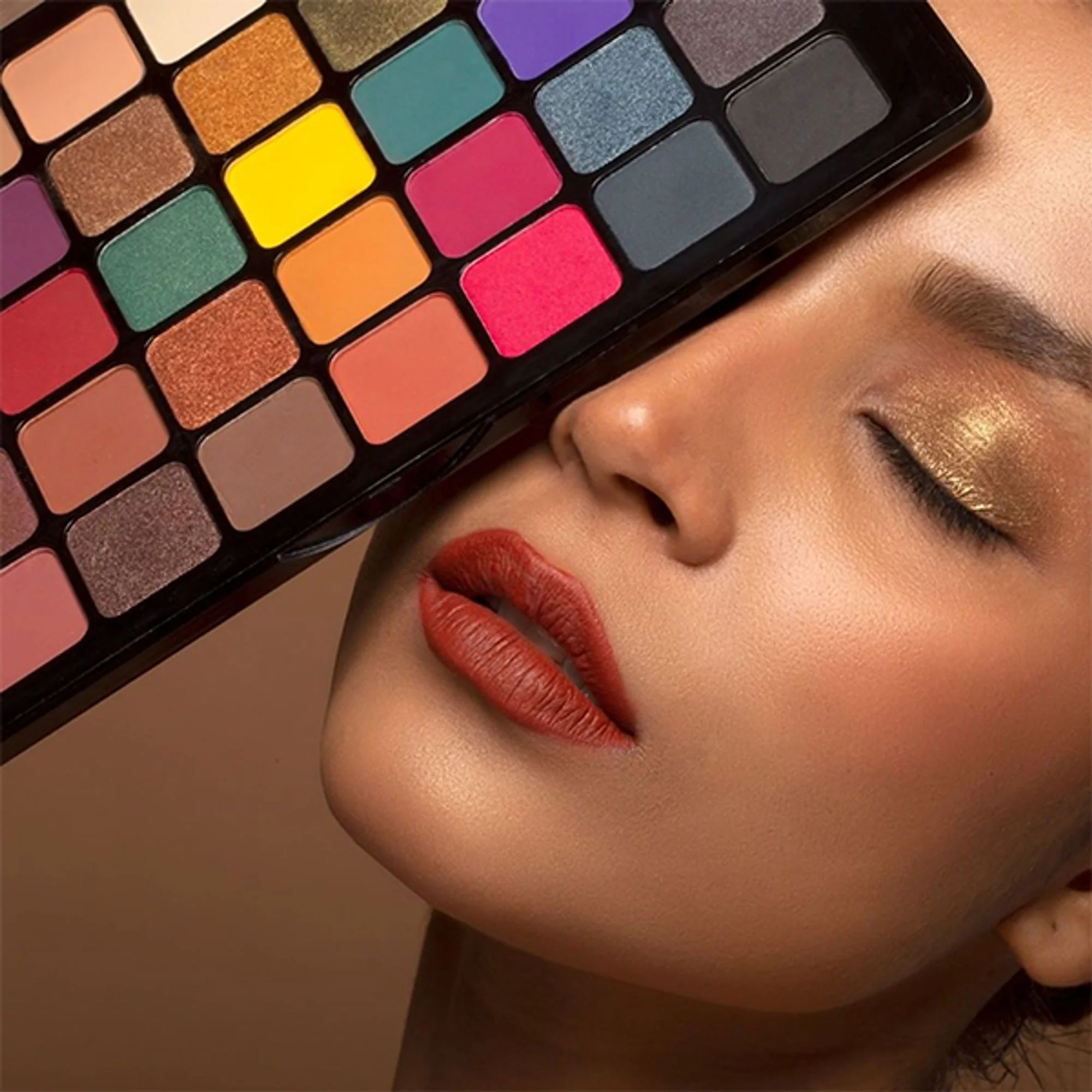 Europe Girl 40 Colour Eyeshadow Palette - Cool Tone - Image 6