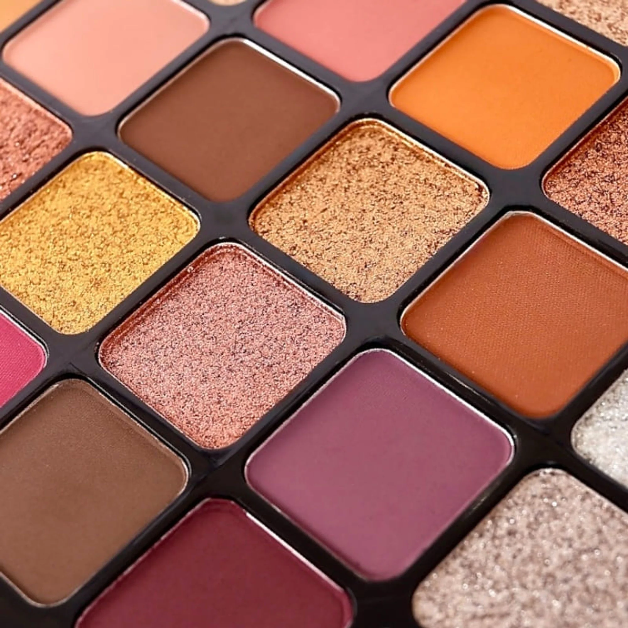 Europe Girl 40 Colour Eyeshadow Palette - Neutral Tone - Image 8