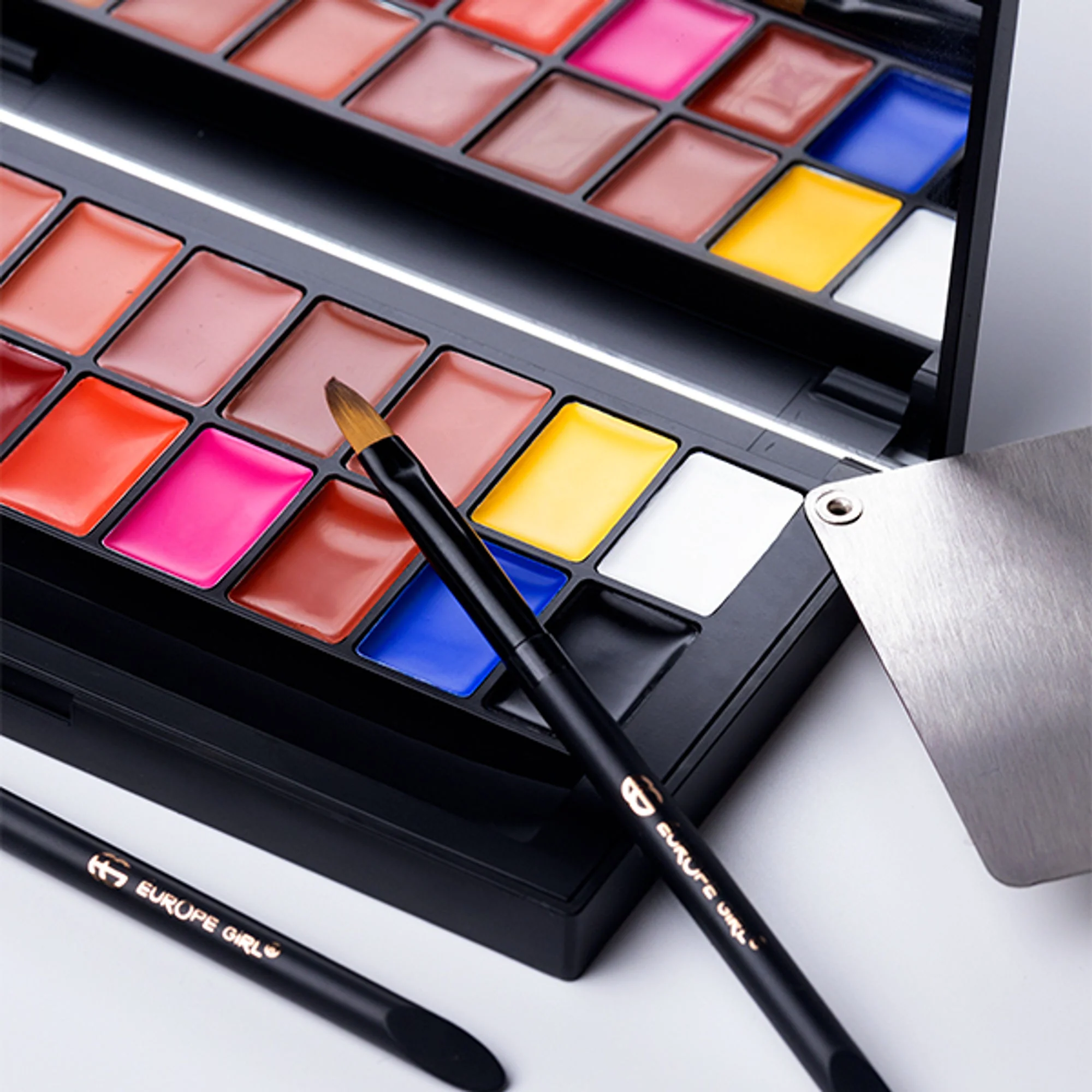 Europe Girl Kiss Me Lip Palette - Image 11