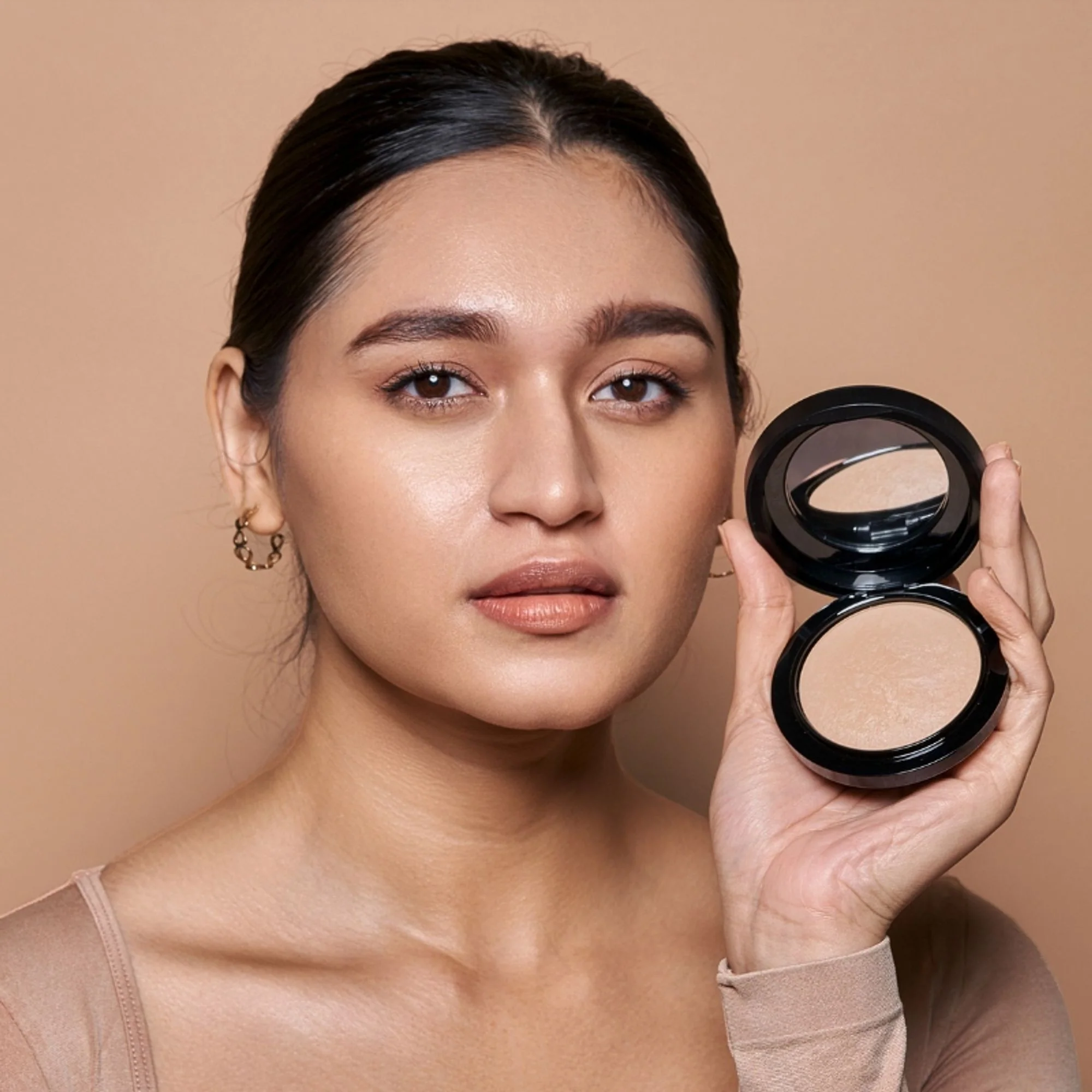 Europe Girl Mineralize Skin Finish Compact Powder - 50 - Image 2