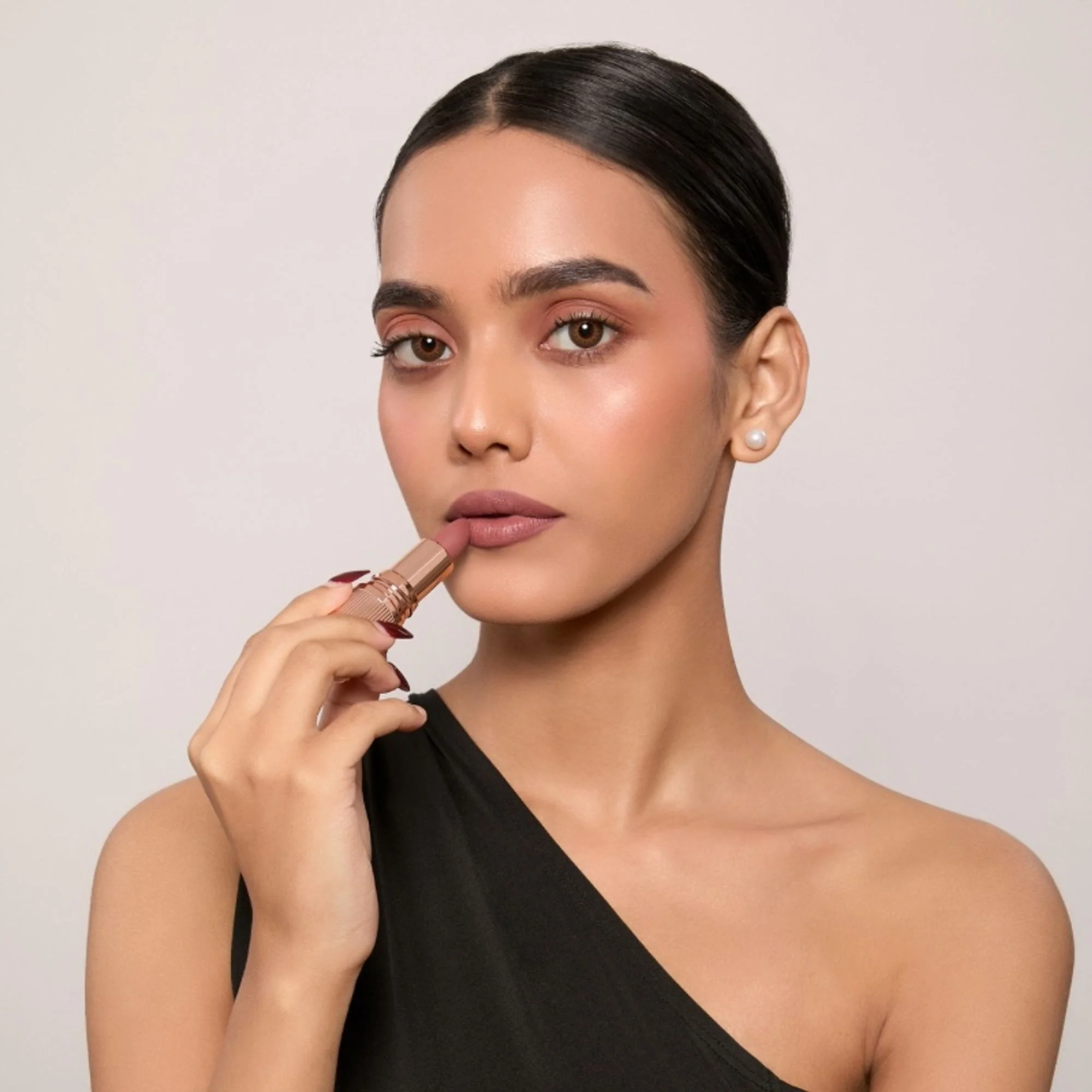 Europe Girl Silky Matte Lipstick - EG-11 Soft Brown - Image 3