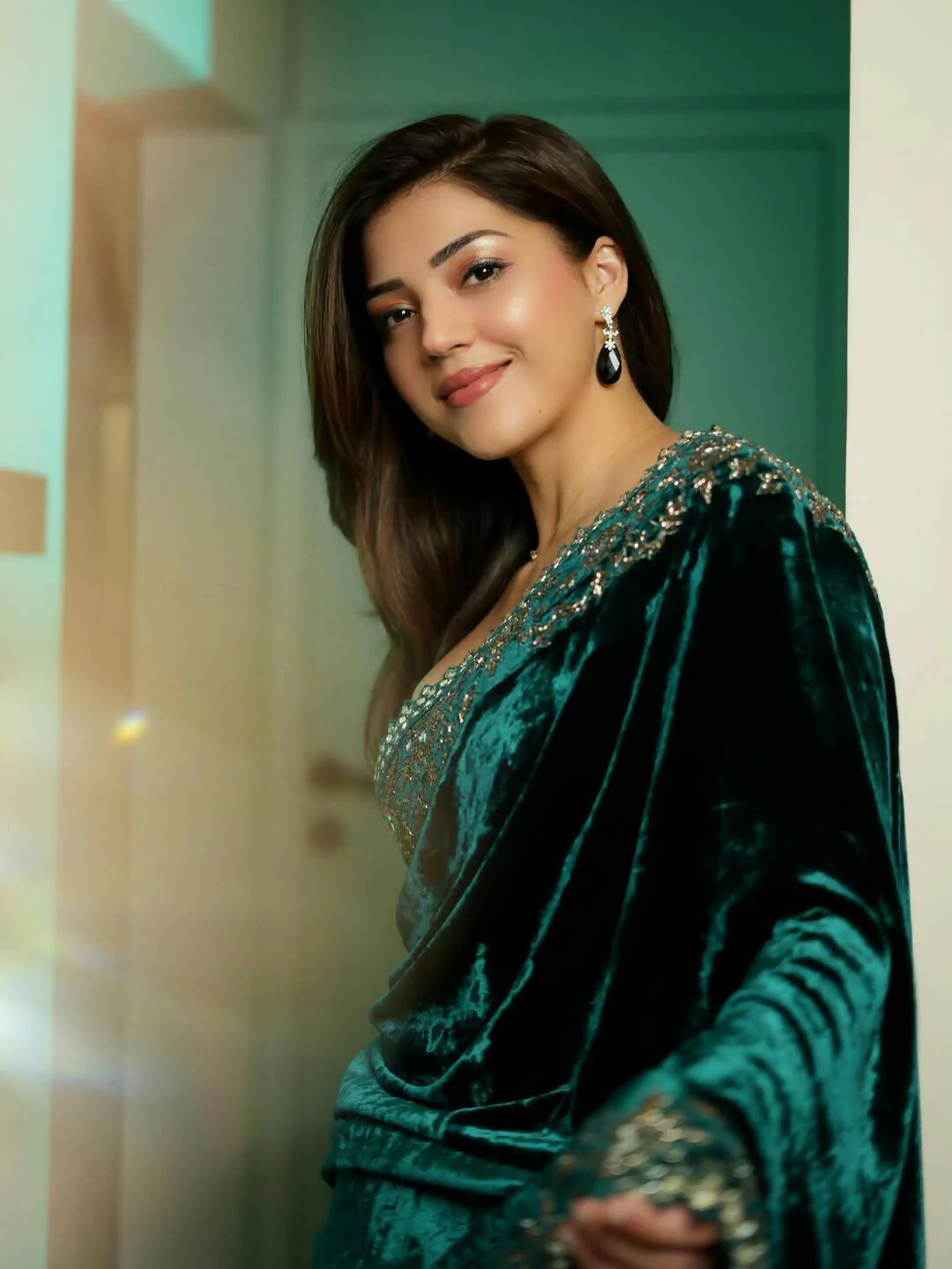 Joban Fashion Green Viscose Velvet Party Wear Sarees - Image 4