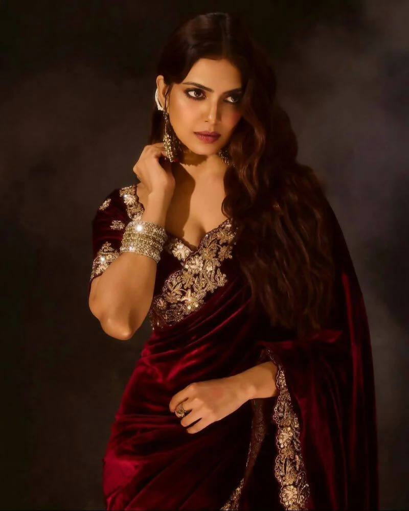 Joban Fashion Maroon 9000 Velvet Party Wear Sarees - Image 2