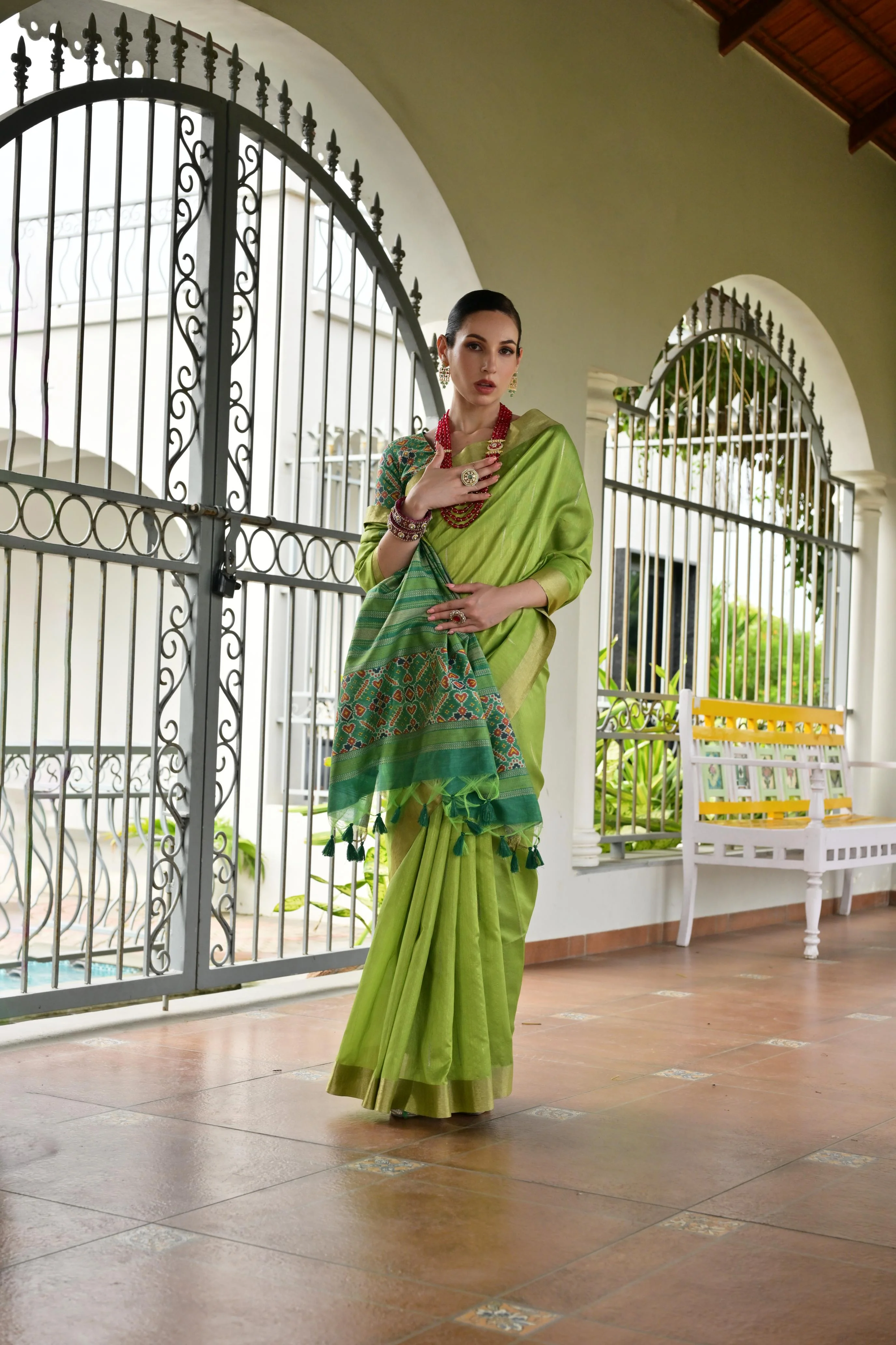 Jyoti Fashion Women's Green Khadi Raw Silk Meena Weaving Patola Saree with Blouse - Image 2