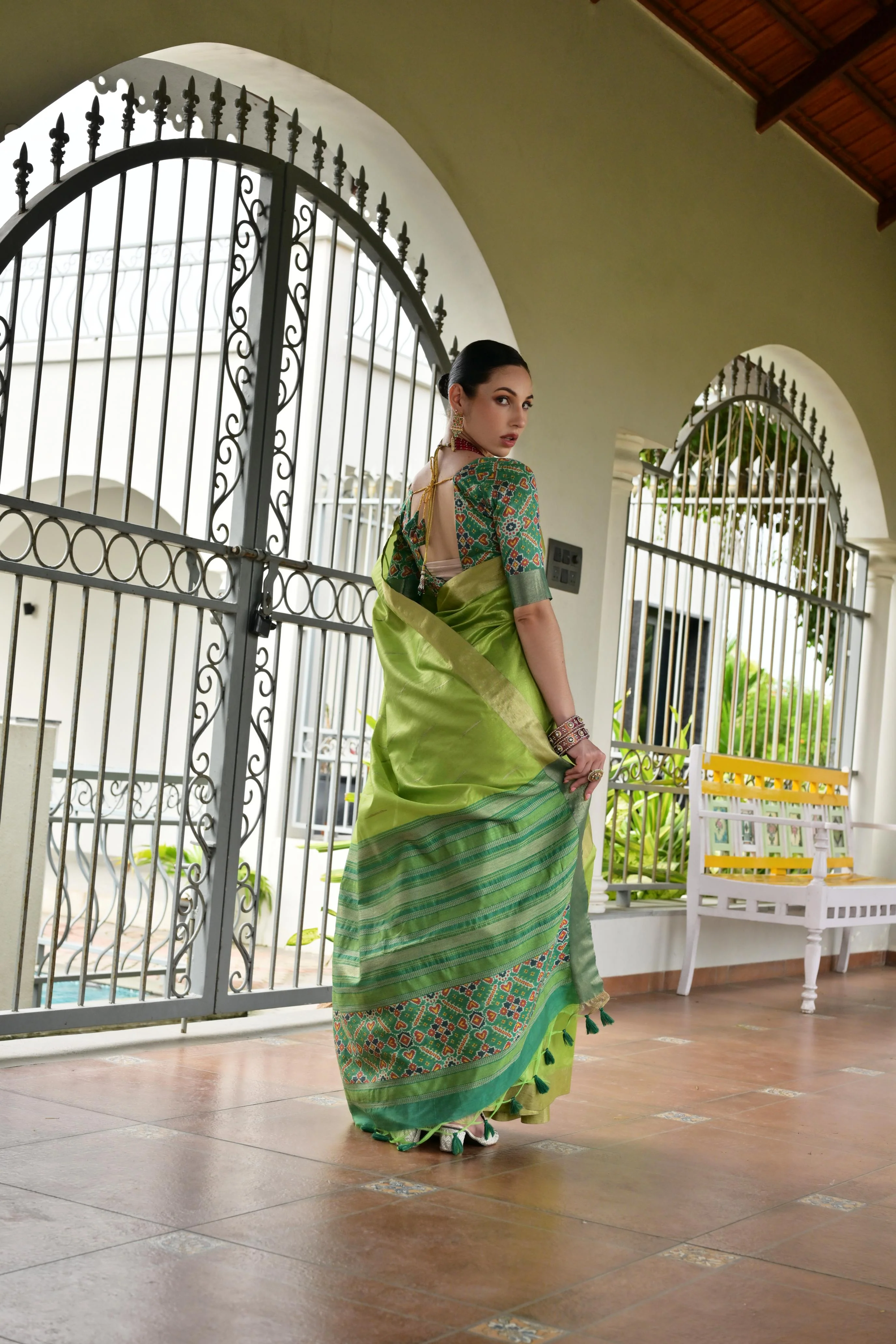 Jyoti Fashion Women's Green Khadi Raw Silk Meena Weaving Patola Saree with Blouse - Image 5