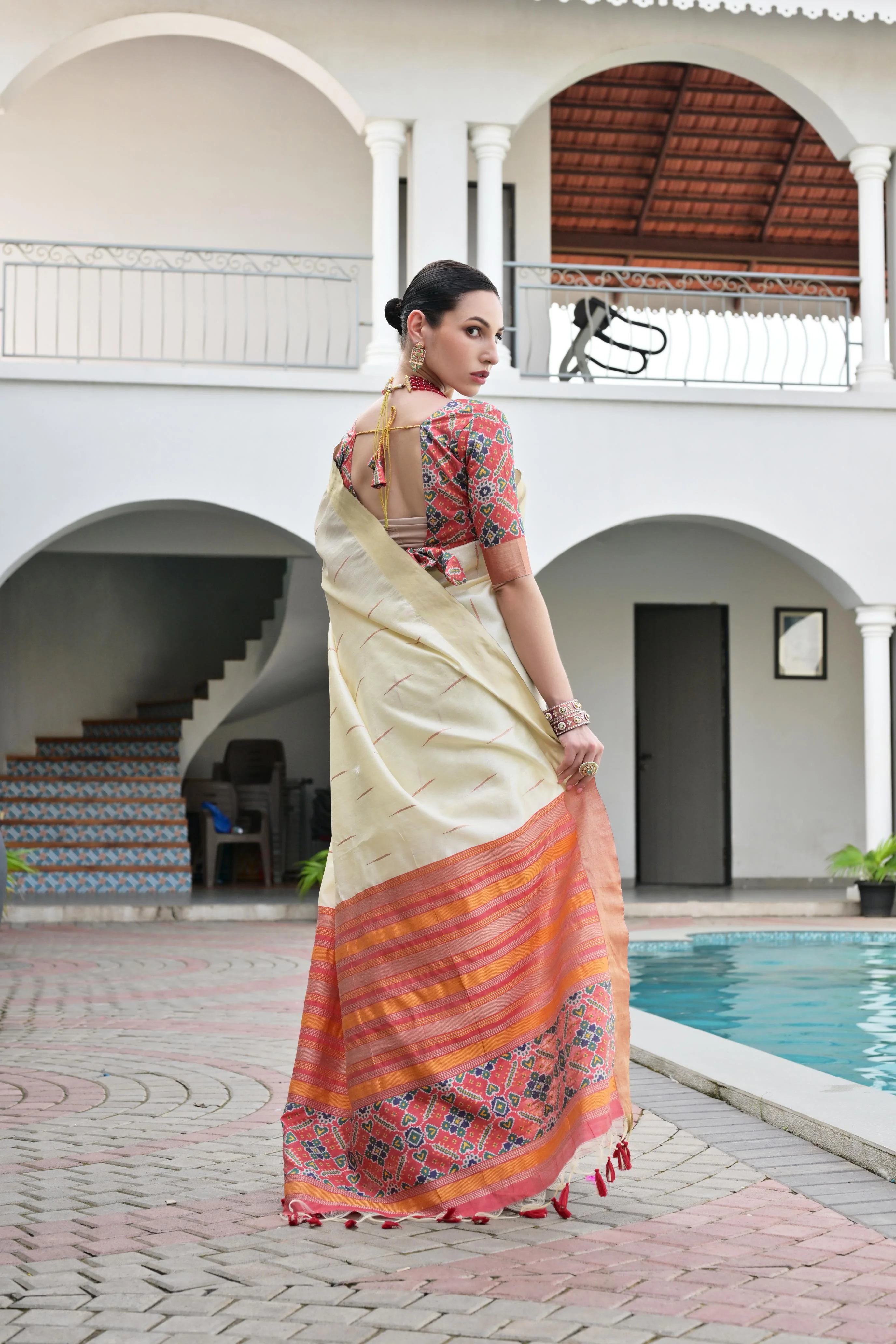 Jyoti Fashion Women's Off White Khadi Raw Silk Meena Weaving Patola Saree with Blouse - Image 5