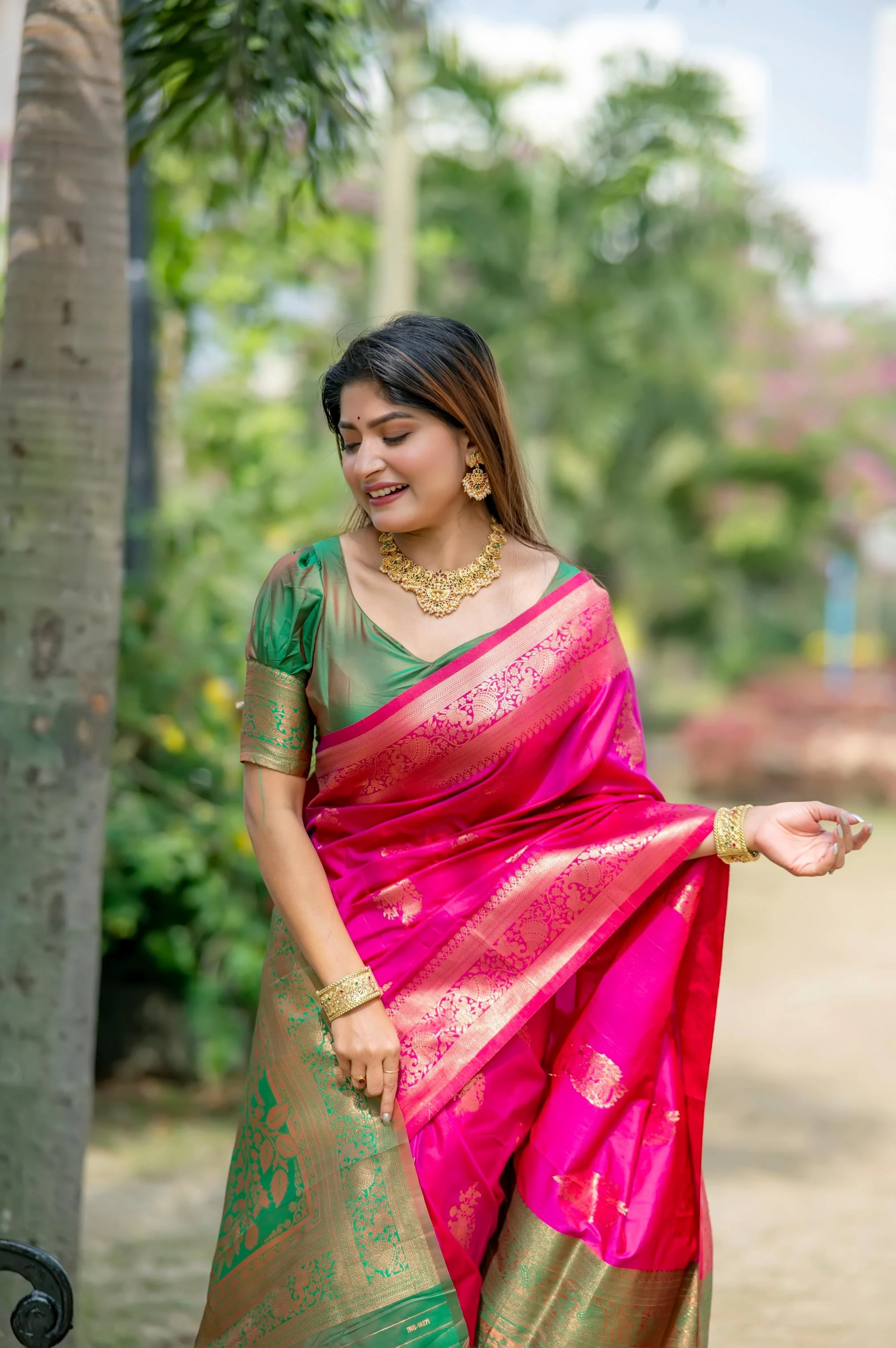 Jyoti Fashion Women's Pink Soft Banarasi Silk Zari Woven Saree with Blouse - Image 2