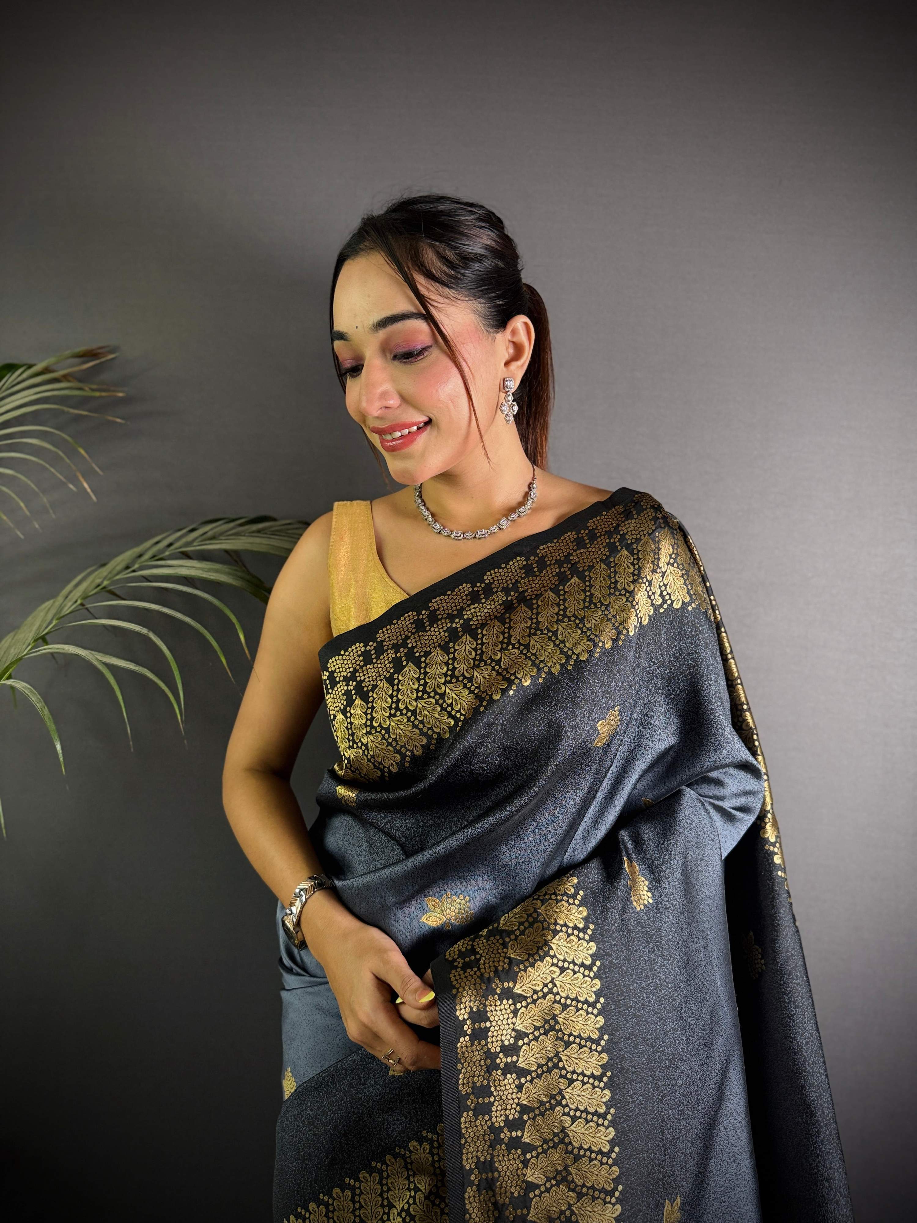 Sonakshi Women'S Grey Ikkat Silk Zari Woven Traditional Saree With Blouse - Image 3