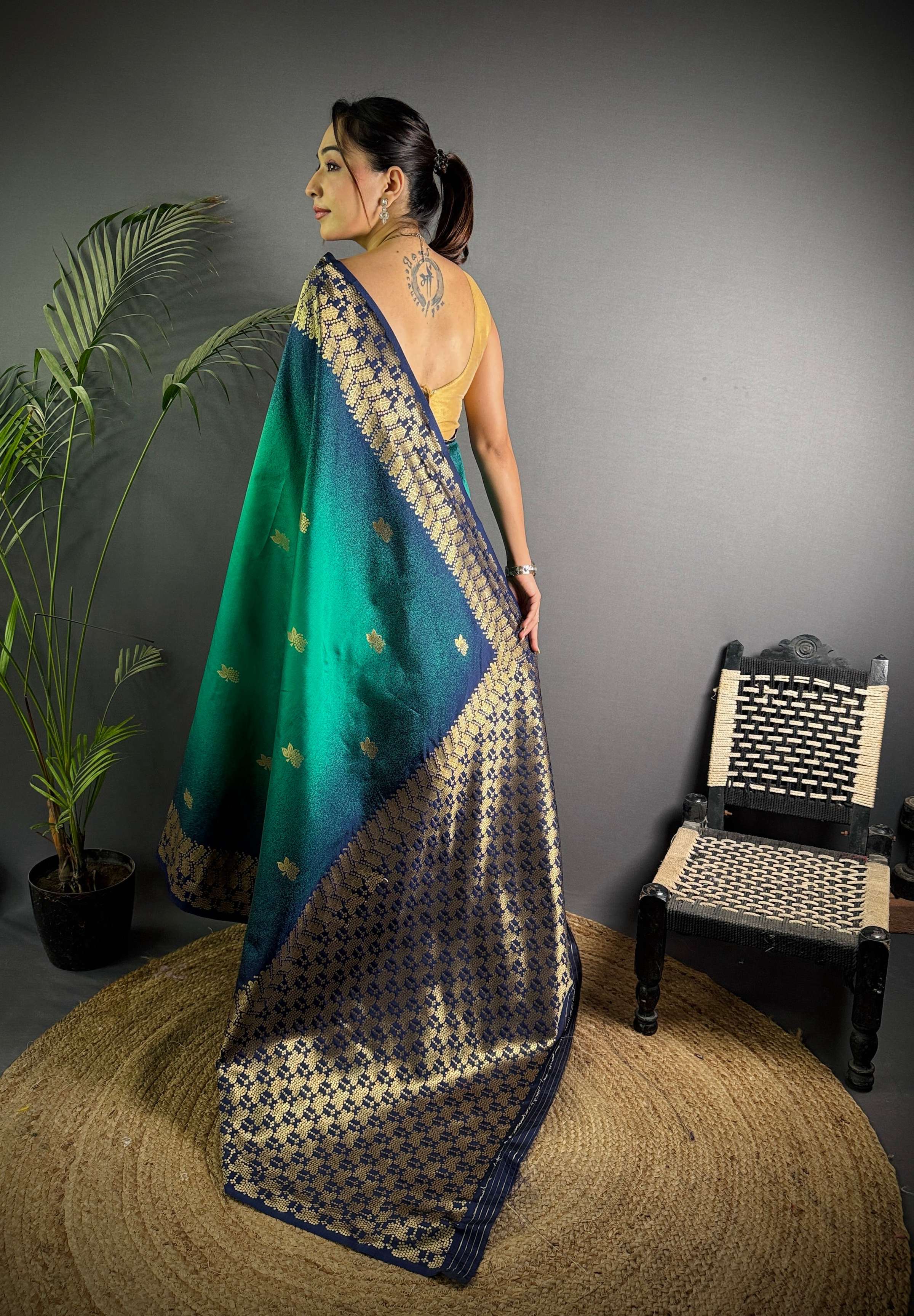 Sonakshi Women'S Teal Ikkat Silk Zari Woven Traditional Saree With Blouse - Image 3