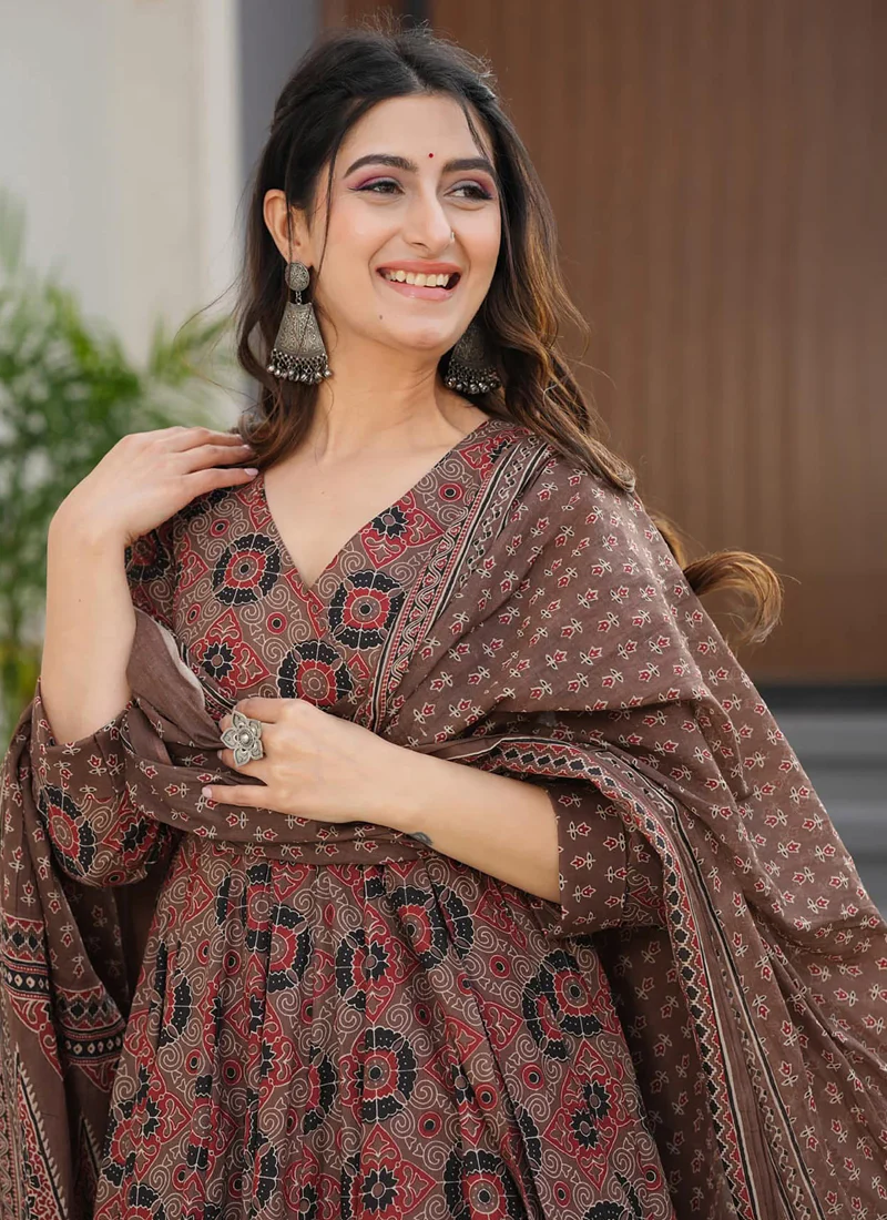 Vegaa Fashion Multi Color Muslin Digital Print Designer Salwar Suit - Image 3